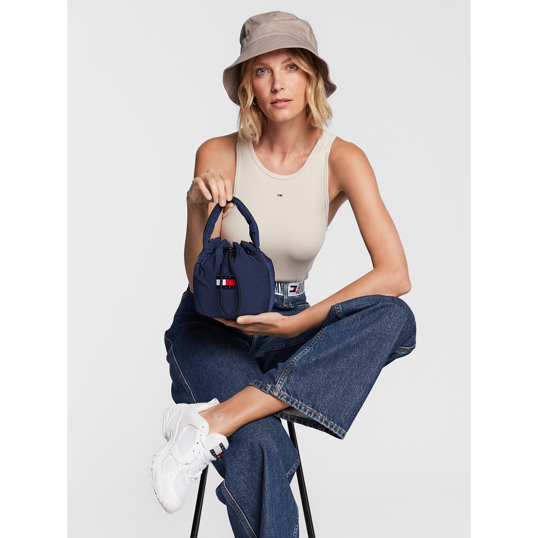 Tommy Jeans Дамска чанта Hype Conscious Bucket Bag AW0AW14142 Тъмносин - Pepit.bg