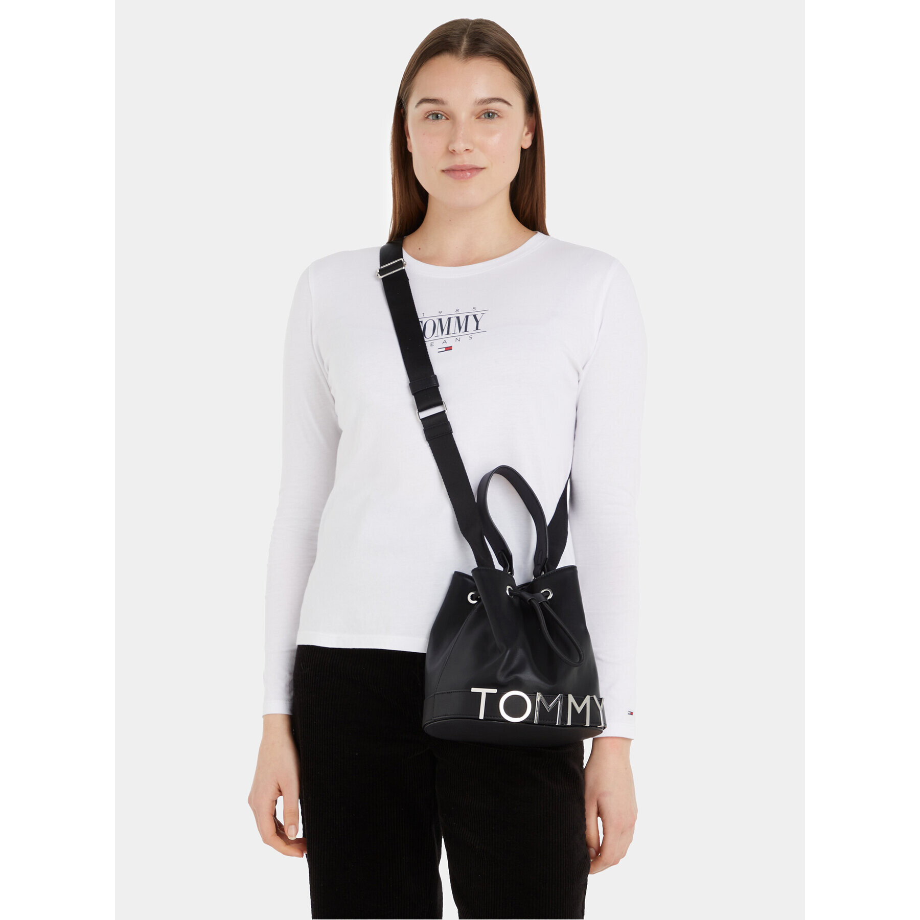 Tommy Jeans Дамска чанта Tjw Bold Bucket Bag AW0AW15430 Черен - Pepit.bg