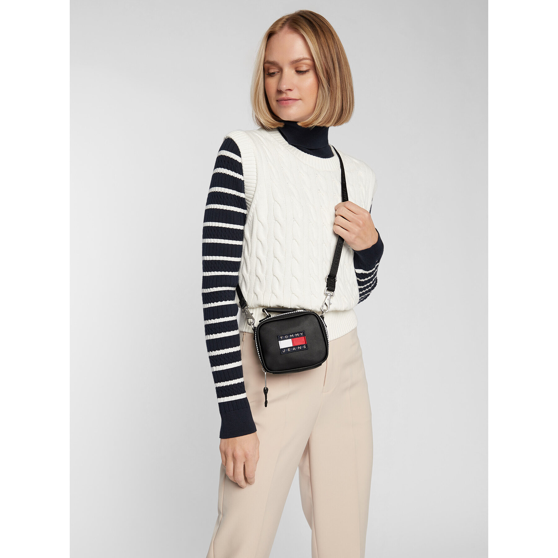 Tommy Jeans Дамска чанта Tjw Heritage Nano AW0AW10899 Черен - Pepit.bg