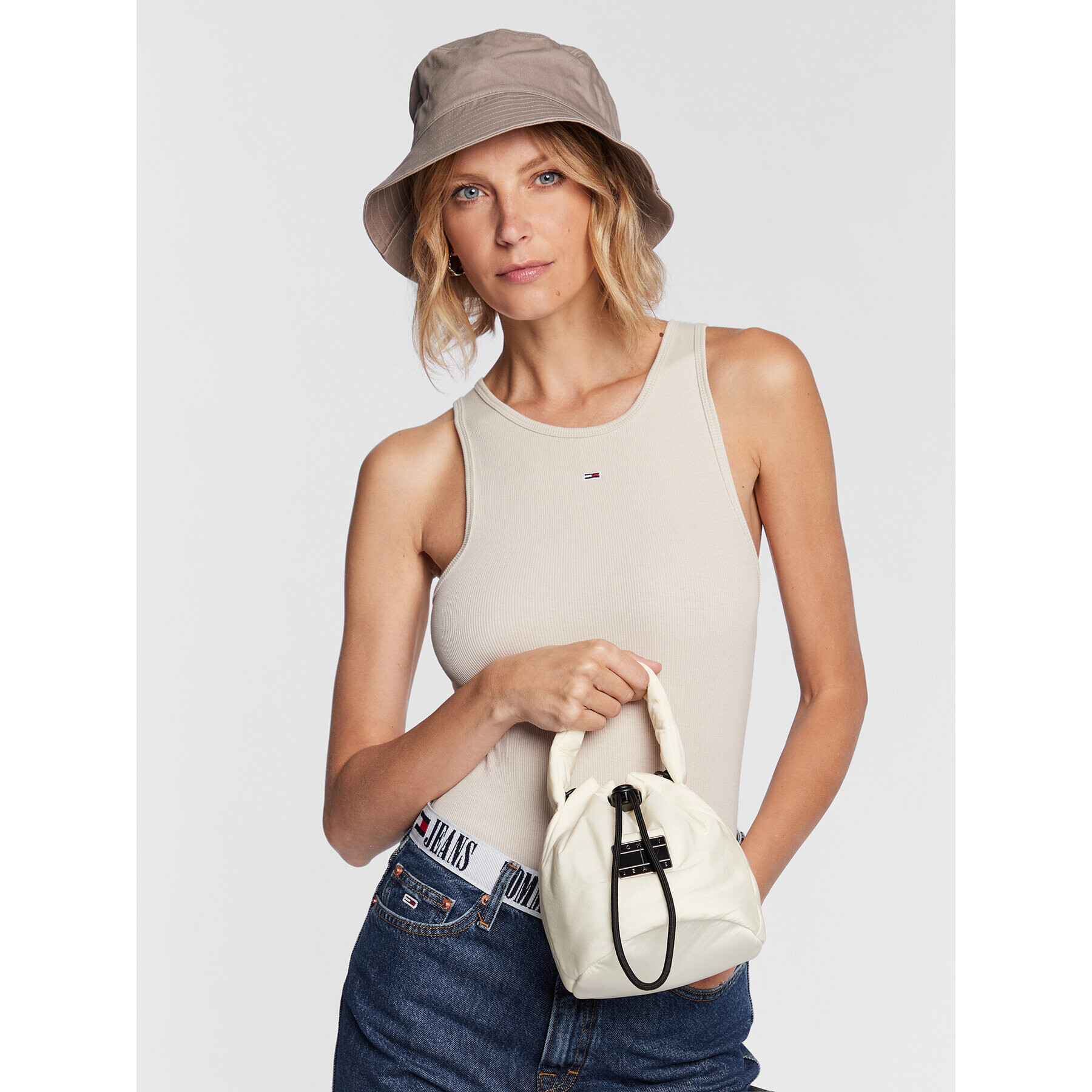 Tommy Jeans Дамска чанта Tjw Hype Conscious Bucket Bag AW0AW14142 Бежов - Pepit.bg