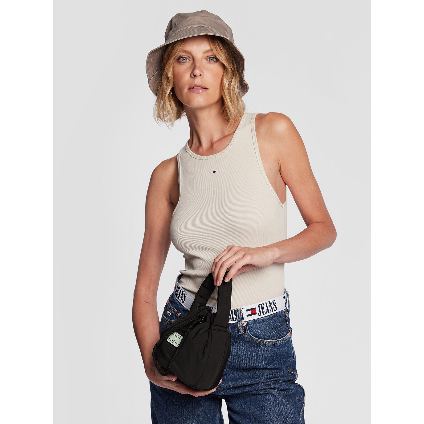 Tommy Jeans Дамска чанта Tjw Hype Conscious Bucket Bag AW0AW14142 Черен - Pepit.bg