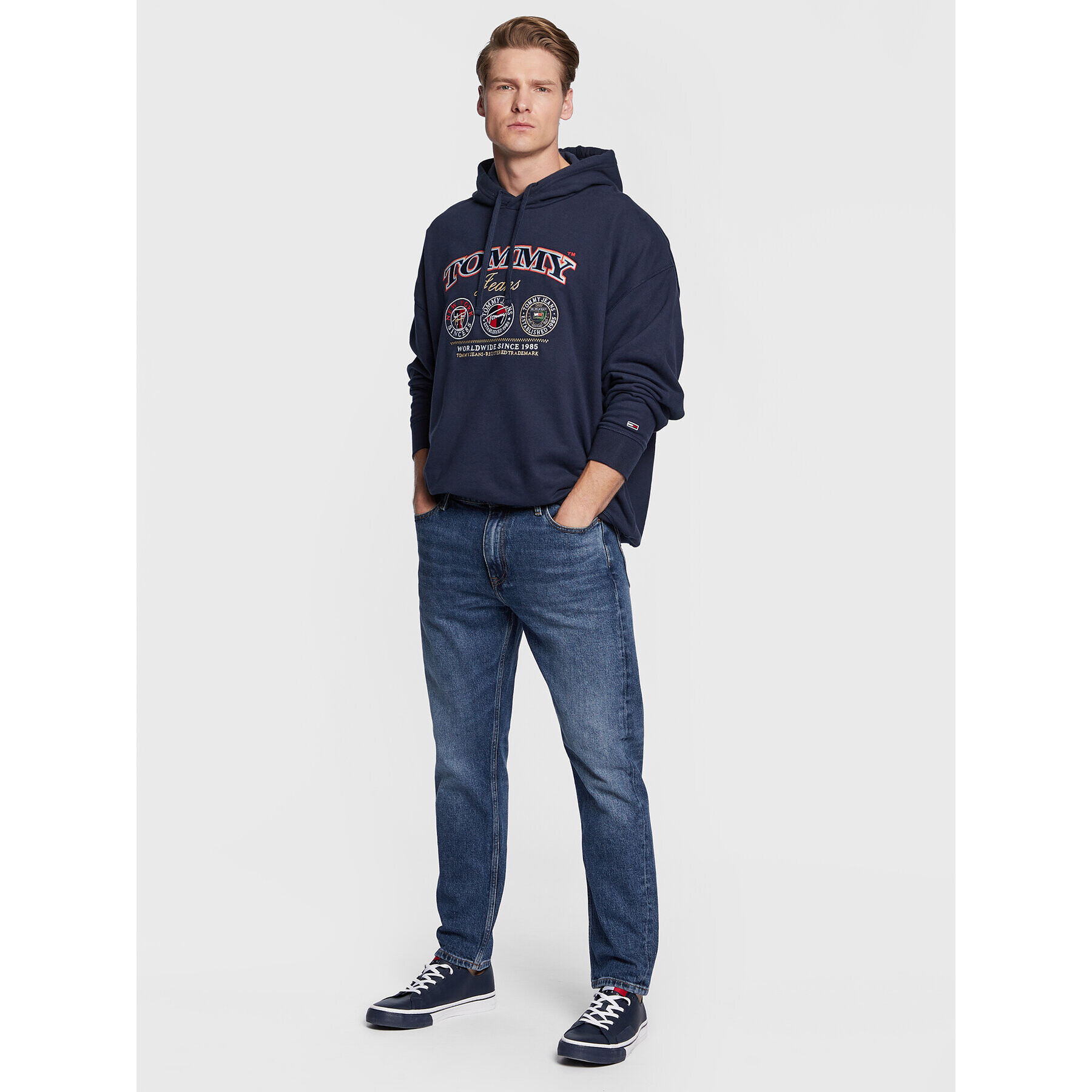 Tommy Jeans Дънки Dad DM0DM15569 Син Regular Fit - Pepit.bg
