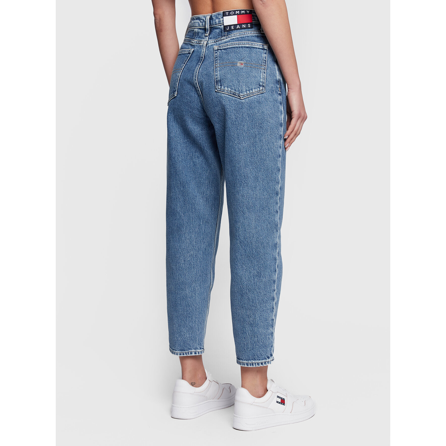 Tommy Jeans Дънки Mom Jean DW0DW14785 Син Relaxed Fit - Pepit.bg