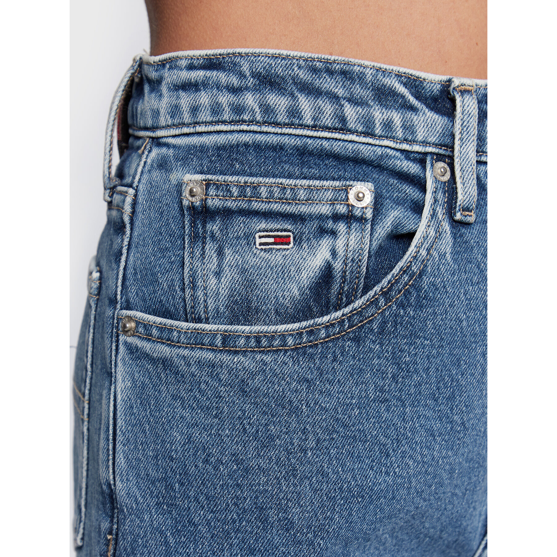 Tommy Jeans Дънки Mom Jean DW0DW14785 Син Relaxed Fit - Pepit.bg