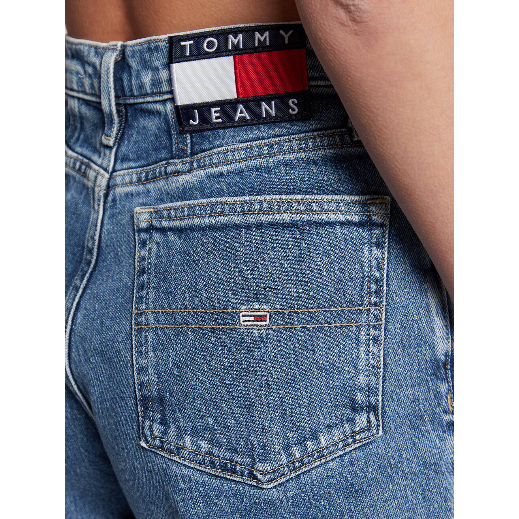 Tommy Jeans Дънки Mom Jean DW0DW14785 Син Relaxed Fit - Pepit.bg