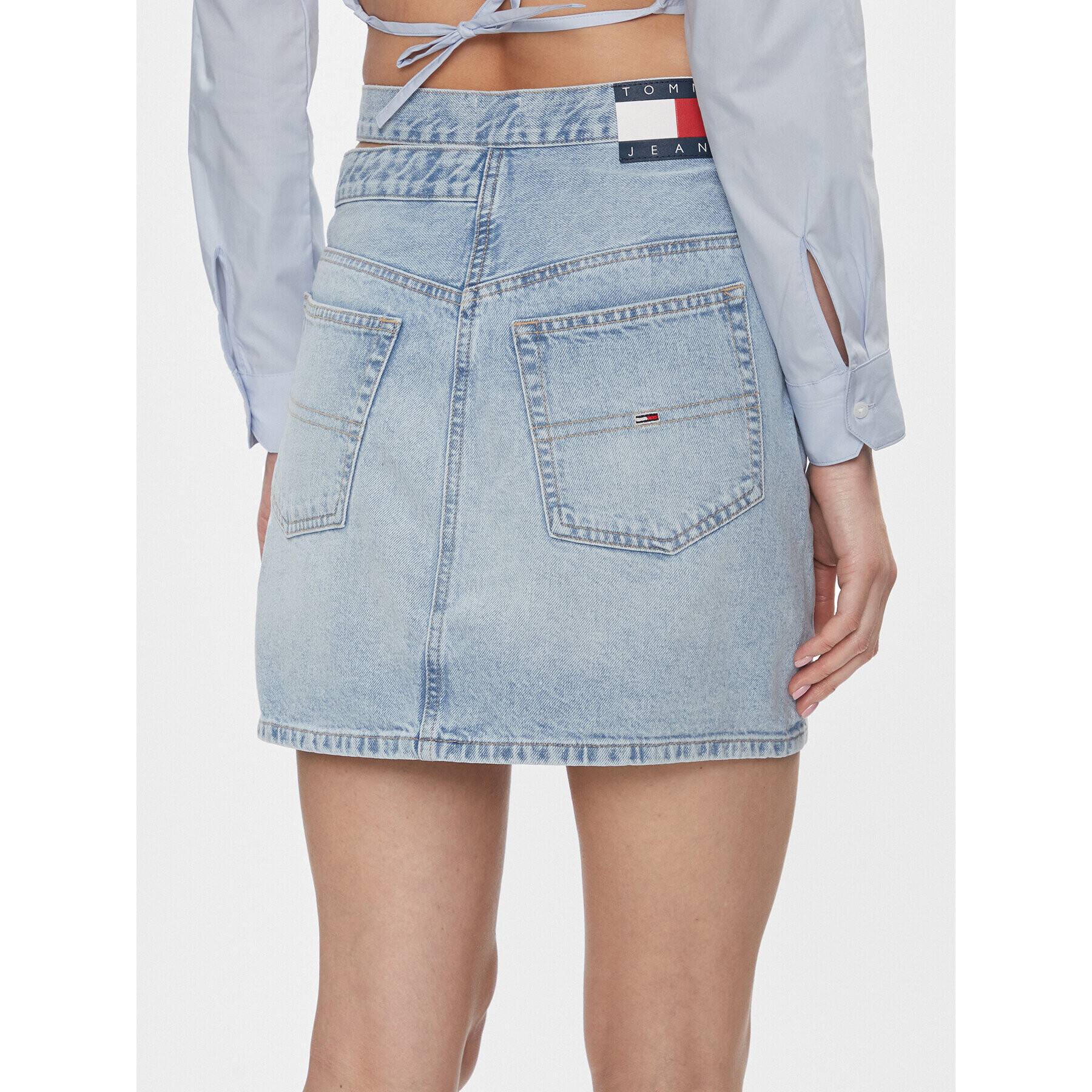 Tommy Jeans Дънкова пола Mom Cut Out Wb Uh Skirt Ah7011 DW0DW17217 Син Slim Fit - Pepit.bg