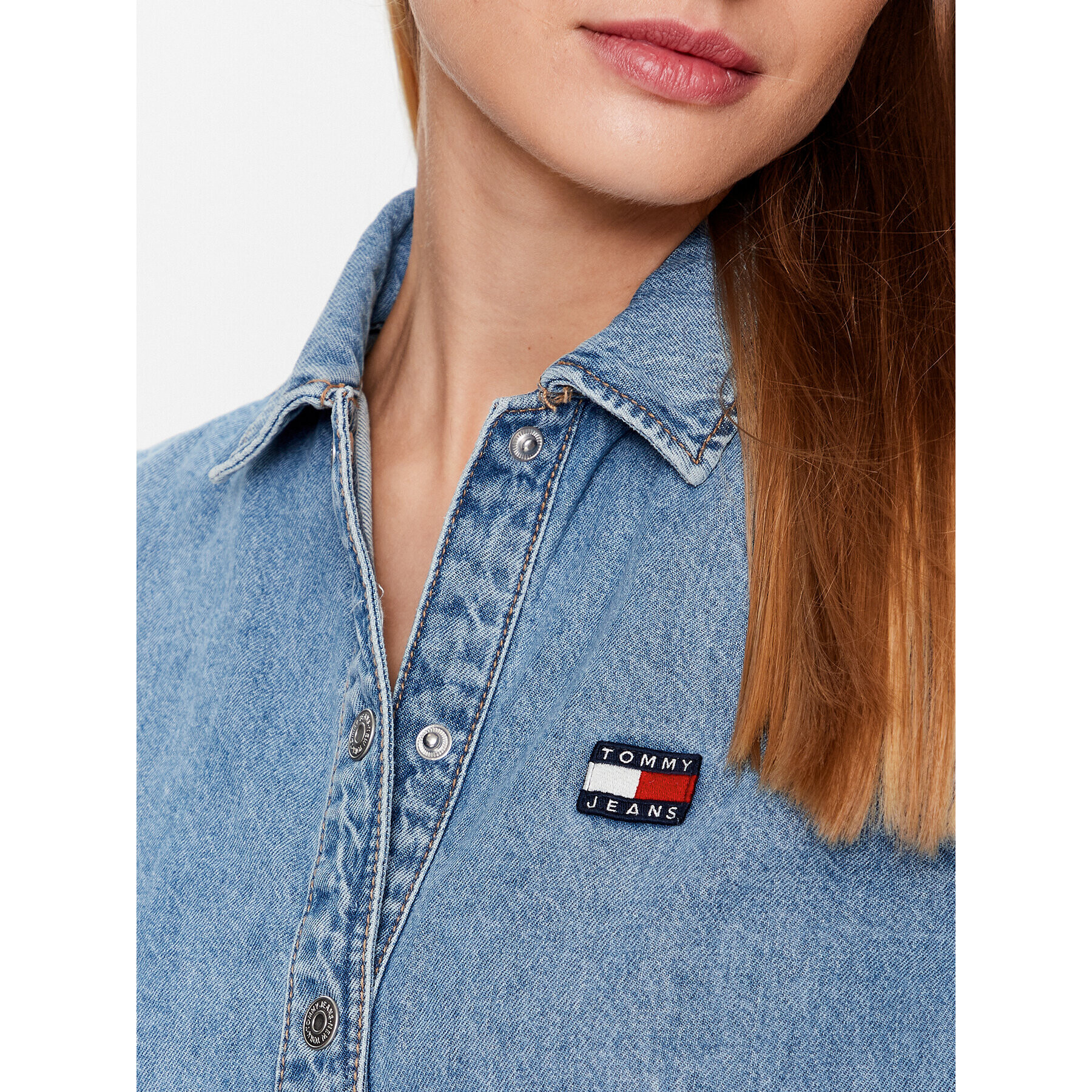 Tommy Jeans Дънкова рокля Badge DW0DW15892 Син Regular Fit - Pepit.bg