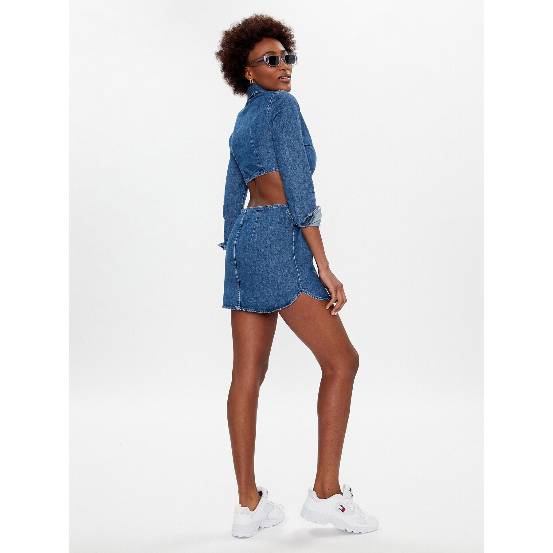 Tommy Jeans Дънкова рокля Cut Out Fitted DW0DW15013 Син Regular Fit - Pepit.bg