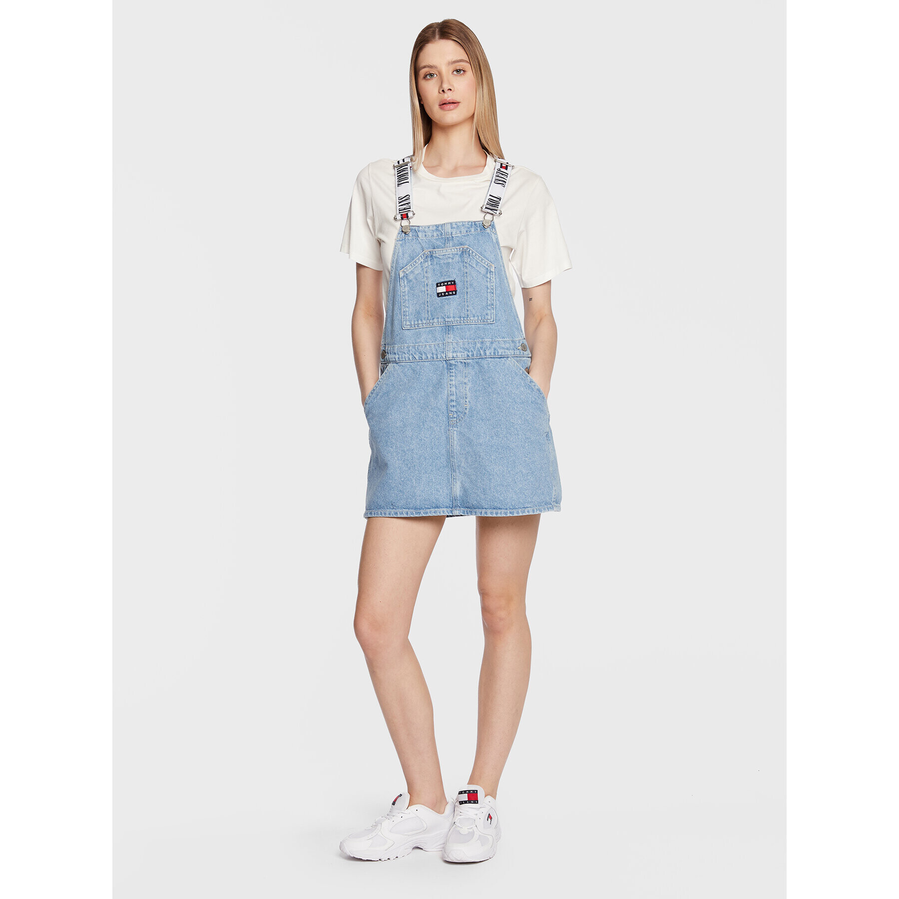 Tommy Jeans Дънкова рокля Dungaree DW0DW14843 Син Regular Fit - Pepit.bg
