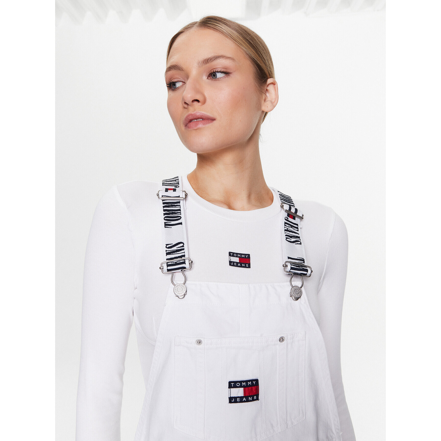Tommy Jeans Дънкова рокля Dungaree DW0DW15632 Бял Regular Fit - Pepit.bg