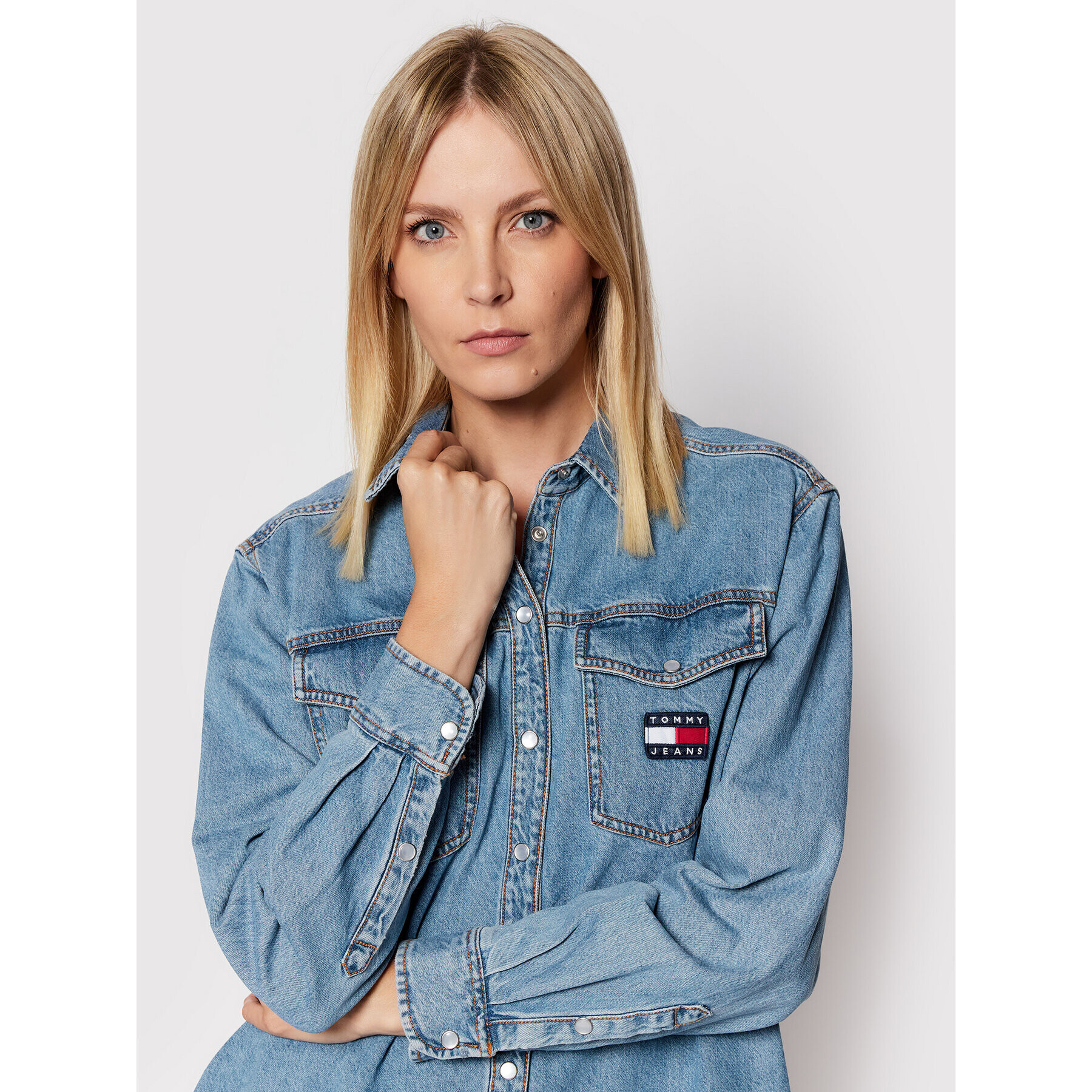 Tommy Jeans Дънкова рокля Denim DW0DW11369 Син Relaxed Fit - Pepit.bg