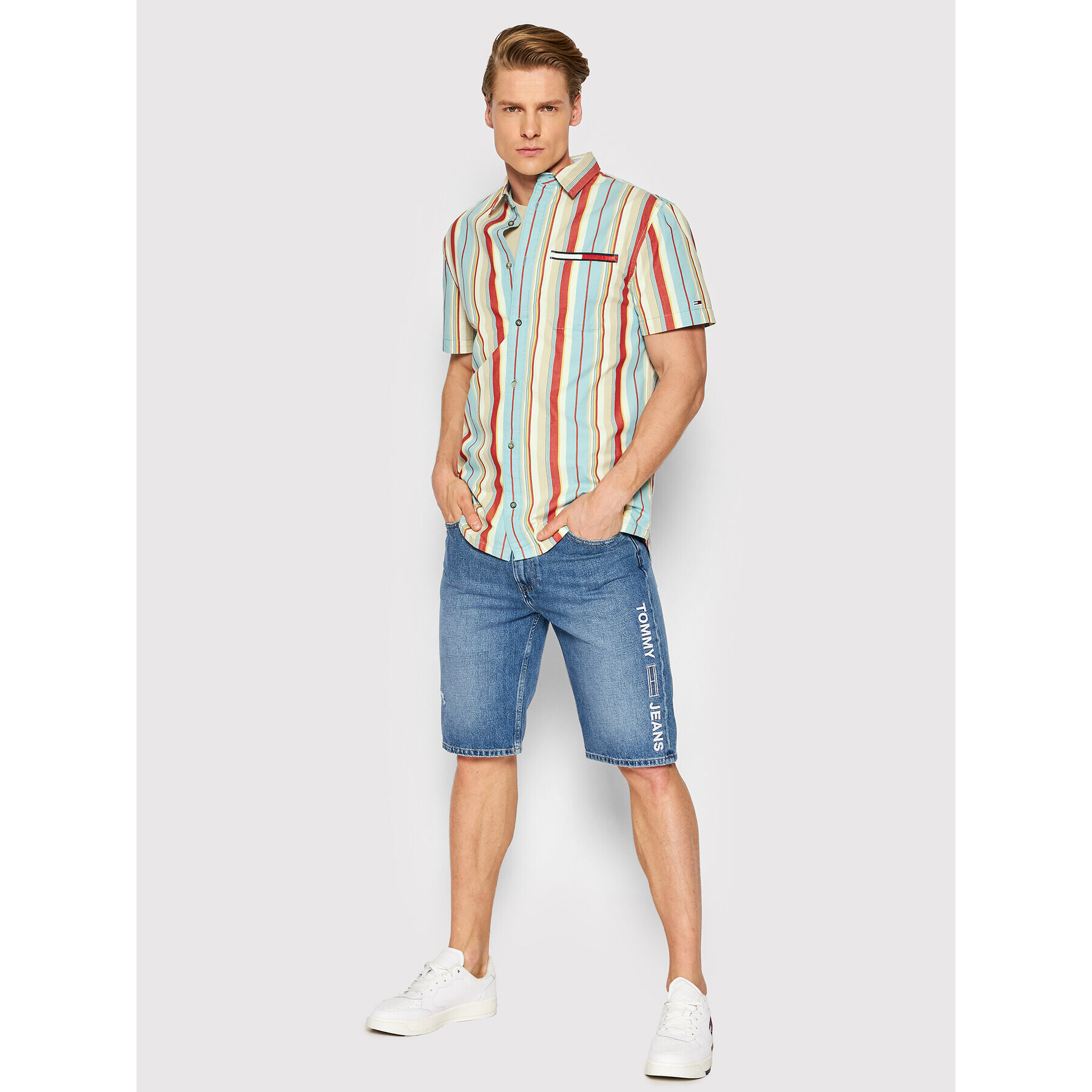 Tommy Jeans Дънкови шорти Dad DM0DM12669 Син Regular Fit - Pepit.bg