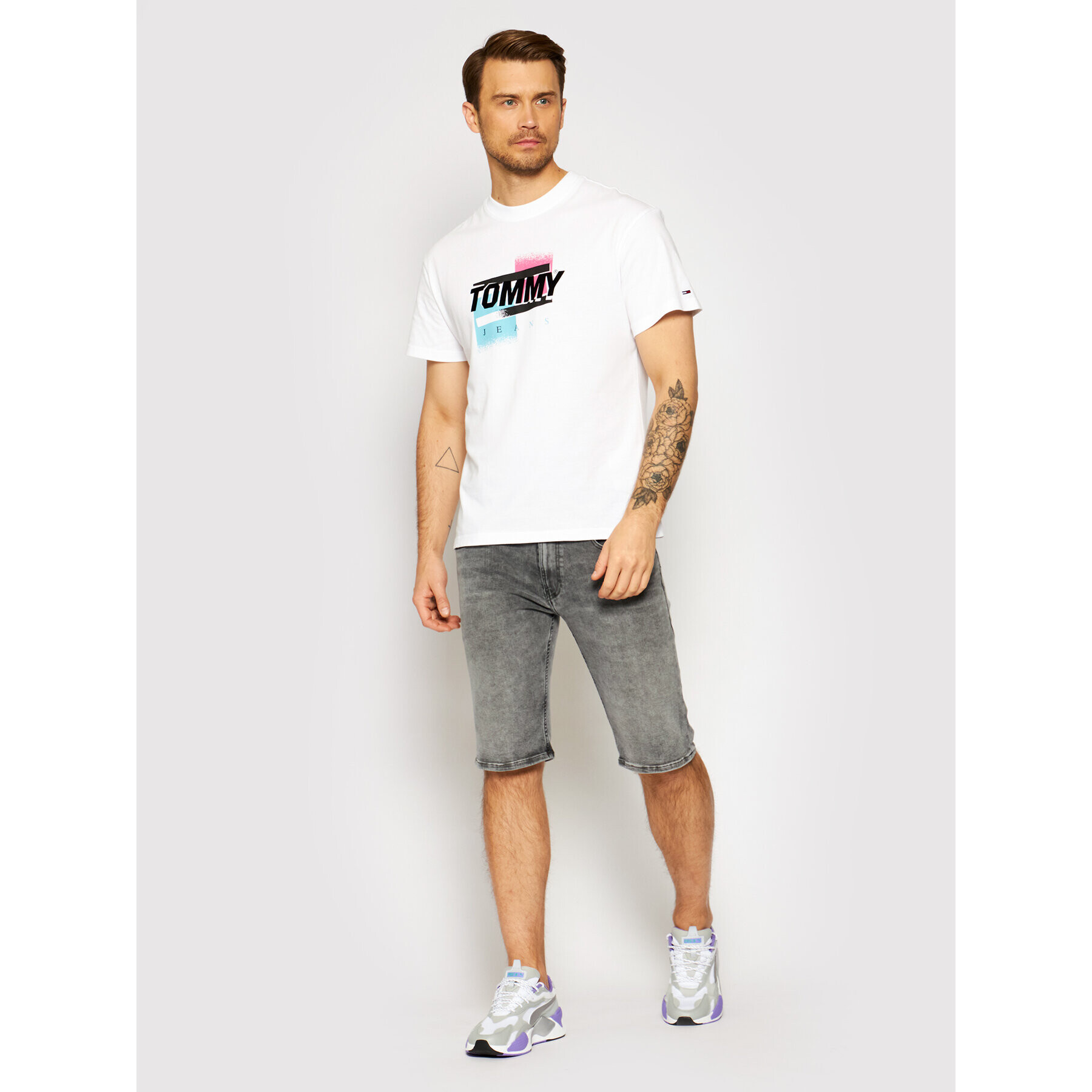 Tommy Jeans Дънкови шорти Ronnie DM0DM09500 Сив Relaxed Fit - Pepit.bg