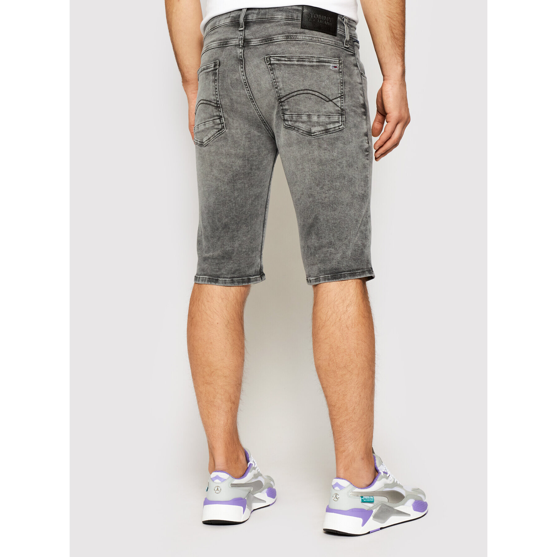 Tommy Jeans Дънкови шорти Ronnie DM0DM09500 Сив Relaxed Fit - Pepit.bg