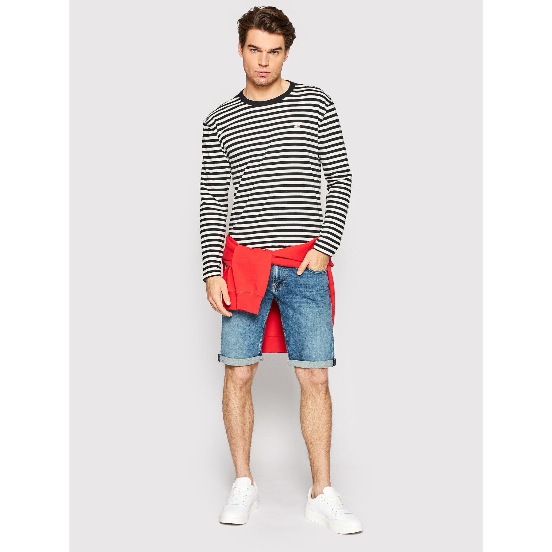 Tommy Jeans Дънкови шорти Ronnie DM0DM12741 Тъмносин Relaxed Fit - Pepit.bg