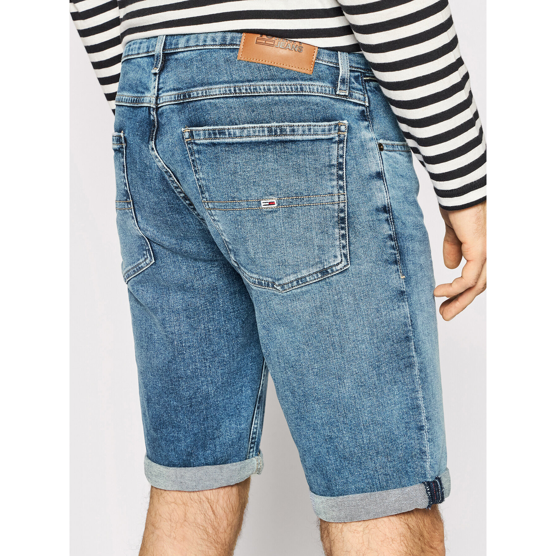 Tommy Jeans Дънкови шорти Ronnie DM0DM12741 Тъмносин Relaxed Fit - Pepit.bg