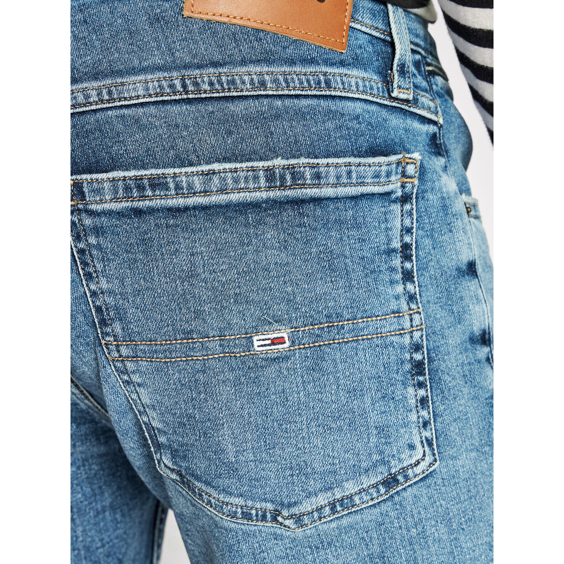 Tommy Jeans Дънкови шорти Ronnie DM0DM12741 Тъмносин Relaxed Fit - Pepit.bg