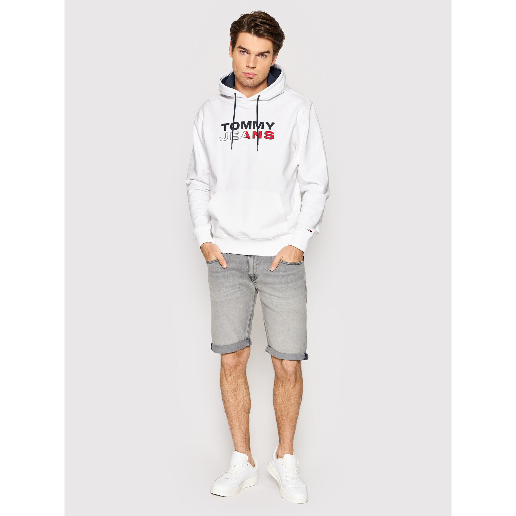 Tommy Jeans Дънкови шорти Ronnie DM0DM12744 Сив Relaxed Fit - Pepit.bg