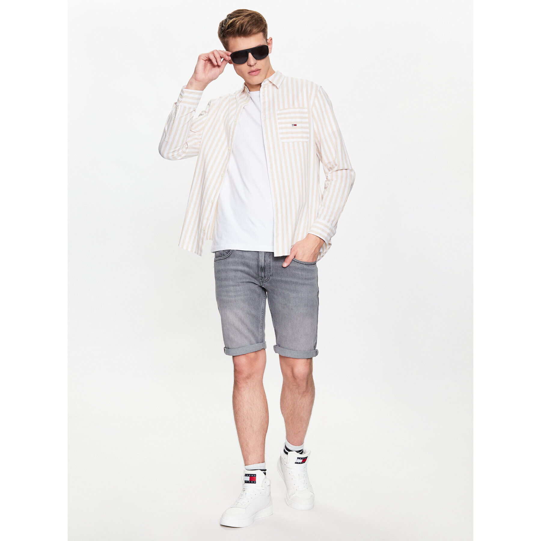 Tommy Jeans Дънкови шорти Ronnie DM0DM16349 Сив Relaxed Fit - Pepit.bg