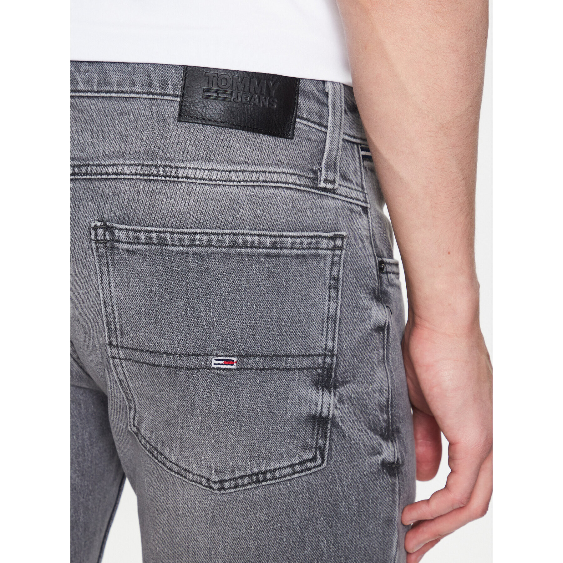 Tommy Jeans Дънкови шорти Ronnie DM0DM16349 Сив Relaxed Fit - Pepit.bg