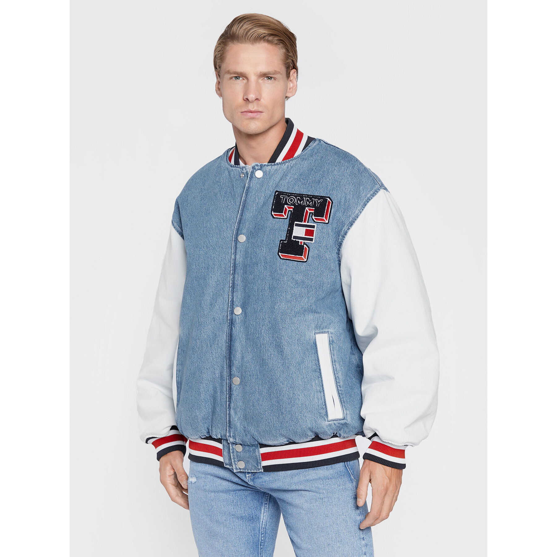 Tommy Jeans Дънково яке Letterman DM0DM14861 Син Regular Fit - Pepit.bg