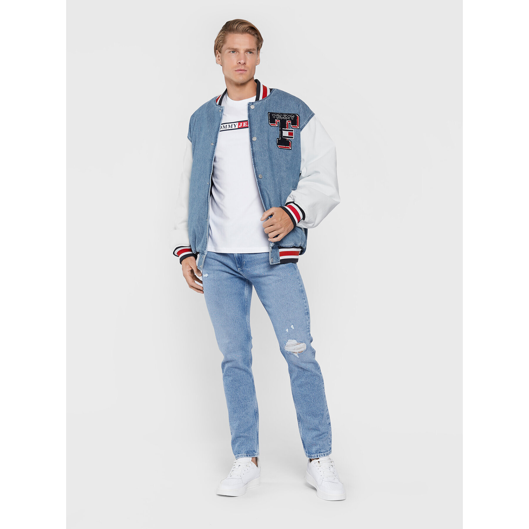 Tommy Jeans Дънково яке Letterman DM0DM14861 Син Regular Fit - Pepit.bg