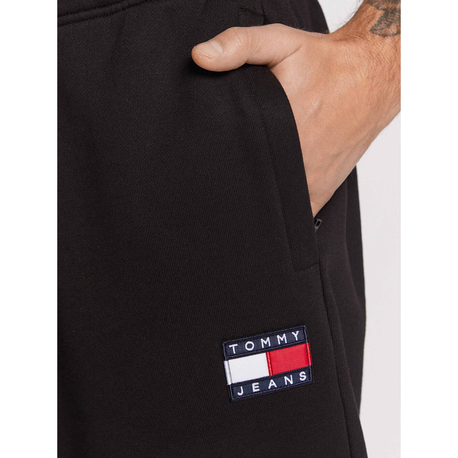 Tommy Jeans Долнище анцуг Badge DM0DM14272 Черен Relaxed Fit - Pepit.bg