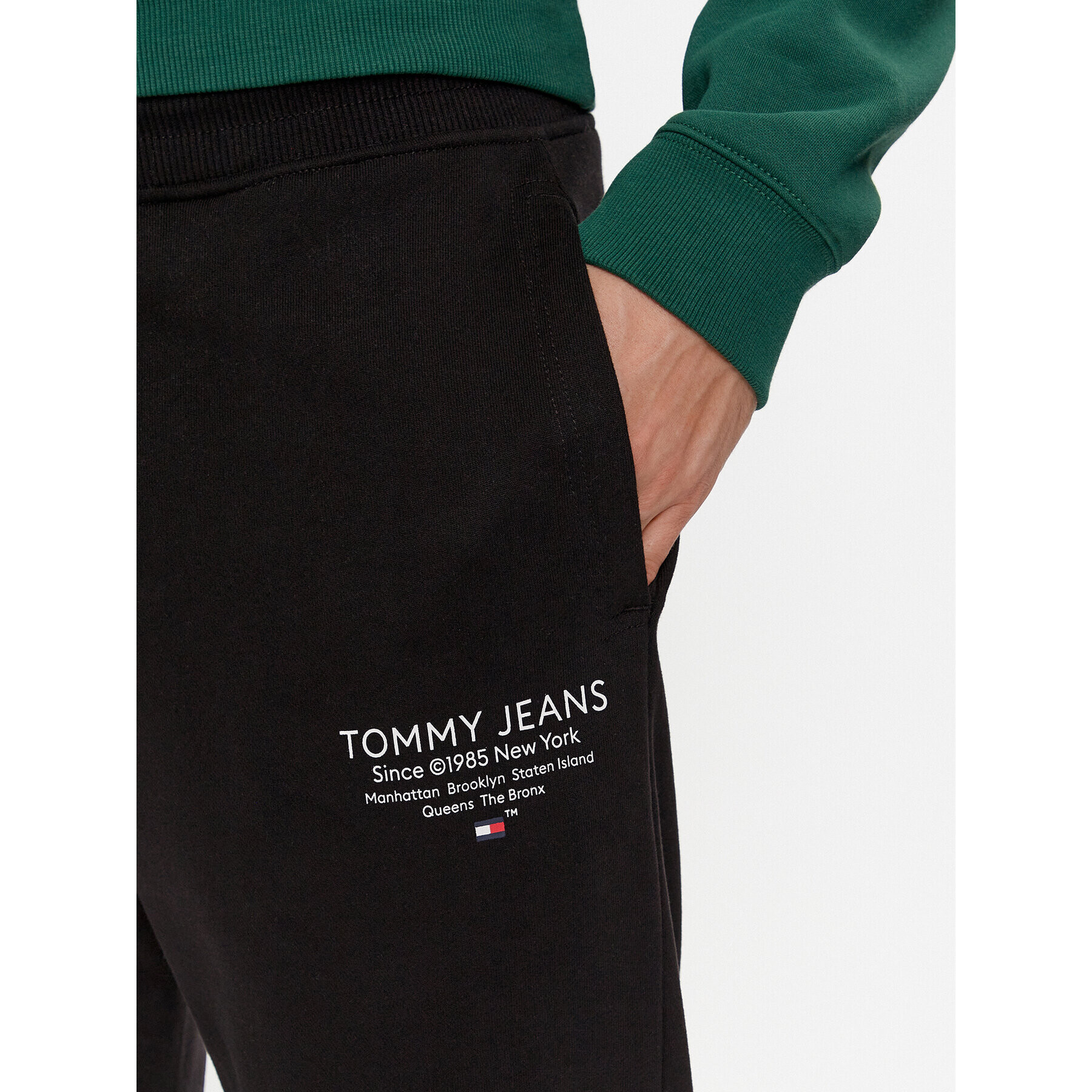 Tommy Jeans Долнище анцуг Entry Graphic DM0DM18357 Черен Slim Fit - Pepit.bg