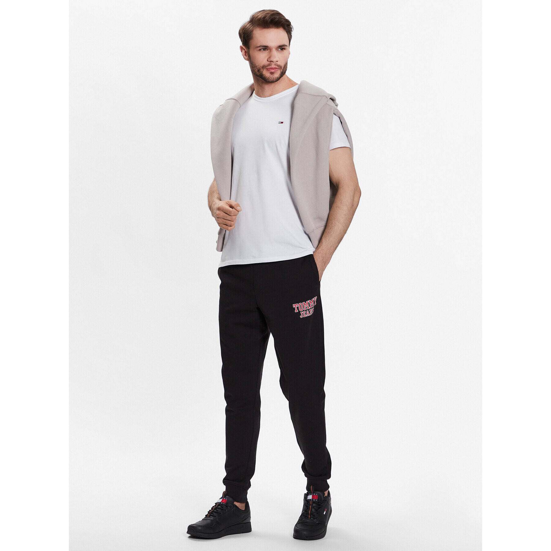 Tommy Jeans Долнище анцуг Graphic DM0DM16337 Черен Regular Fit - Pepit.bg