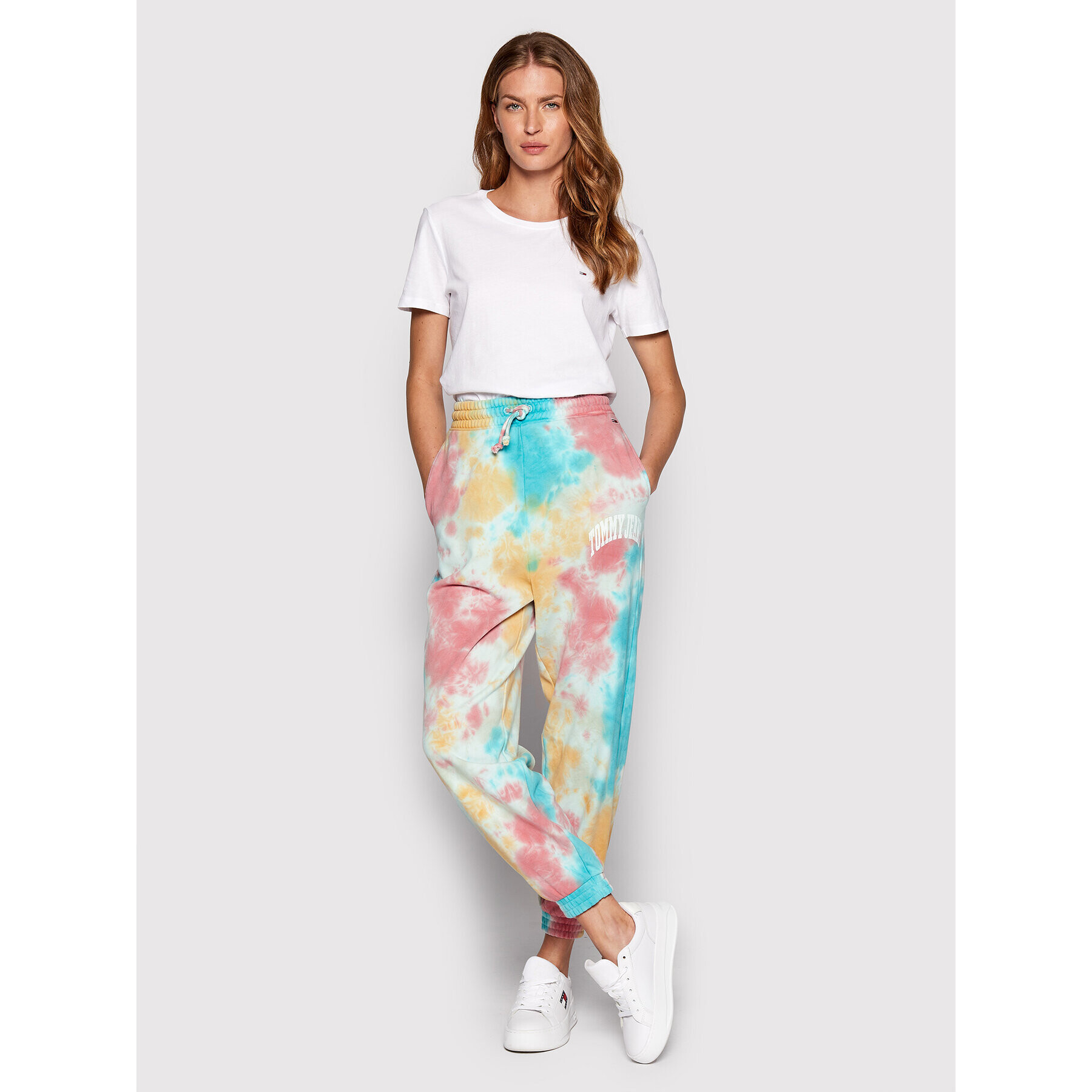 Tommy Jeans Долнище анцуг Multi Tie Dye DW0DW12639 Цветен Relaxed Fit - Pepit.bg