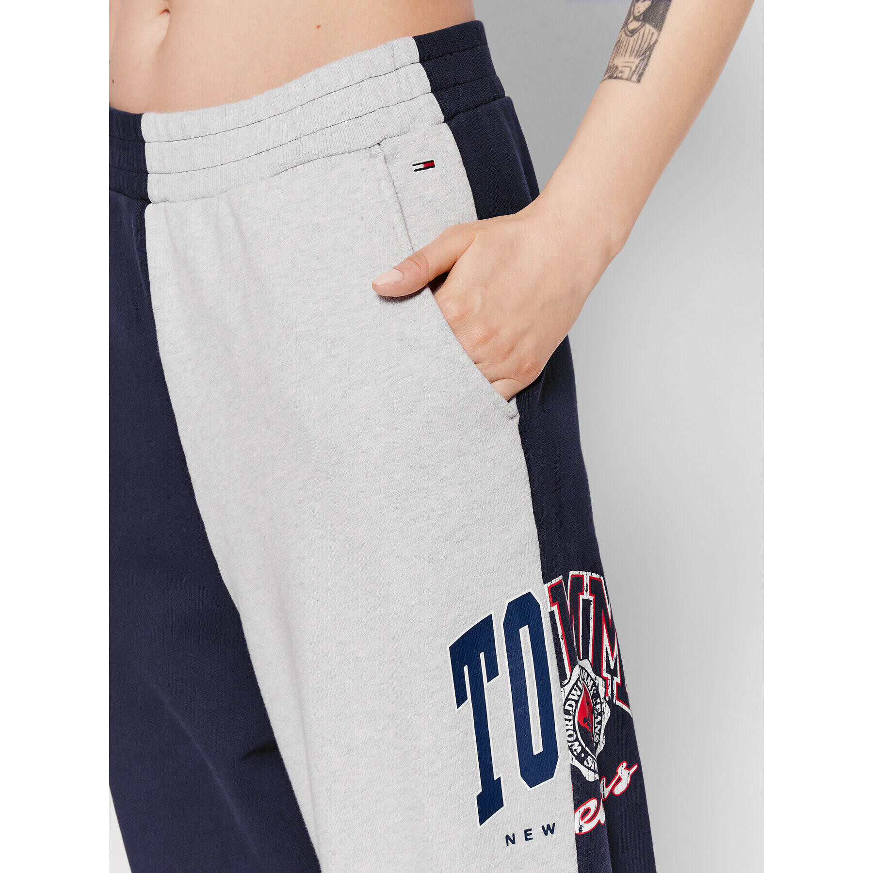 Tommy Jeans Долнище анцуг College Splicing DW0DW12640 Цветен Relaxed Fit - Pepit.bg