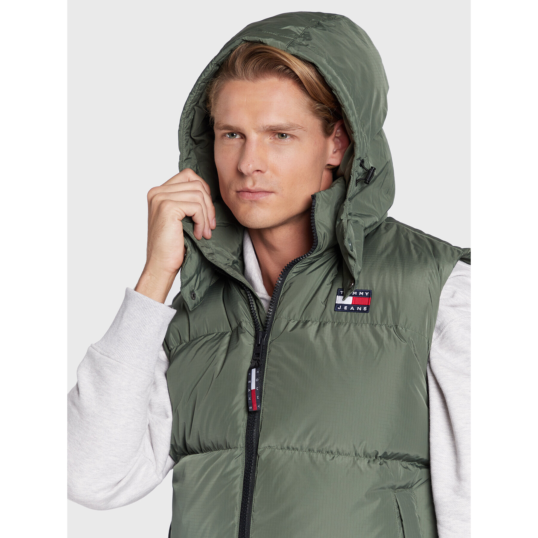 Tommy Jeans Елек Alaska Vest DM0DM14447 Зелен Regular Fit - Pepit.bg