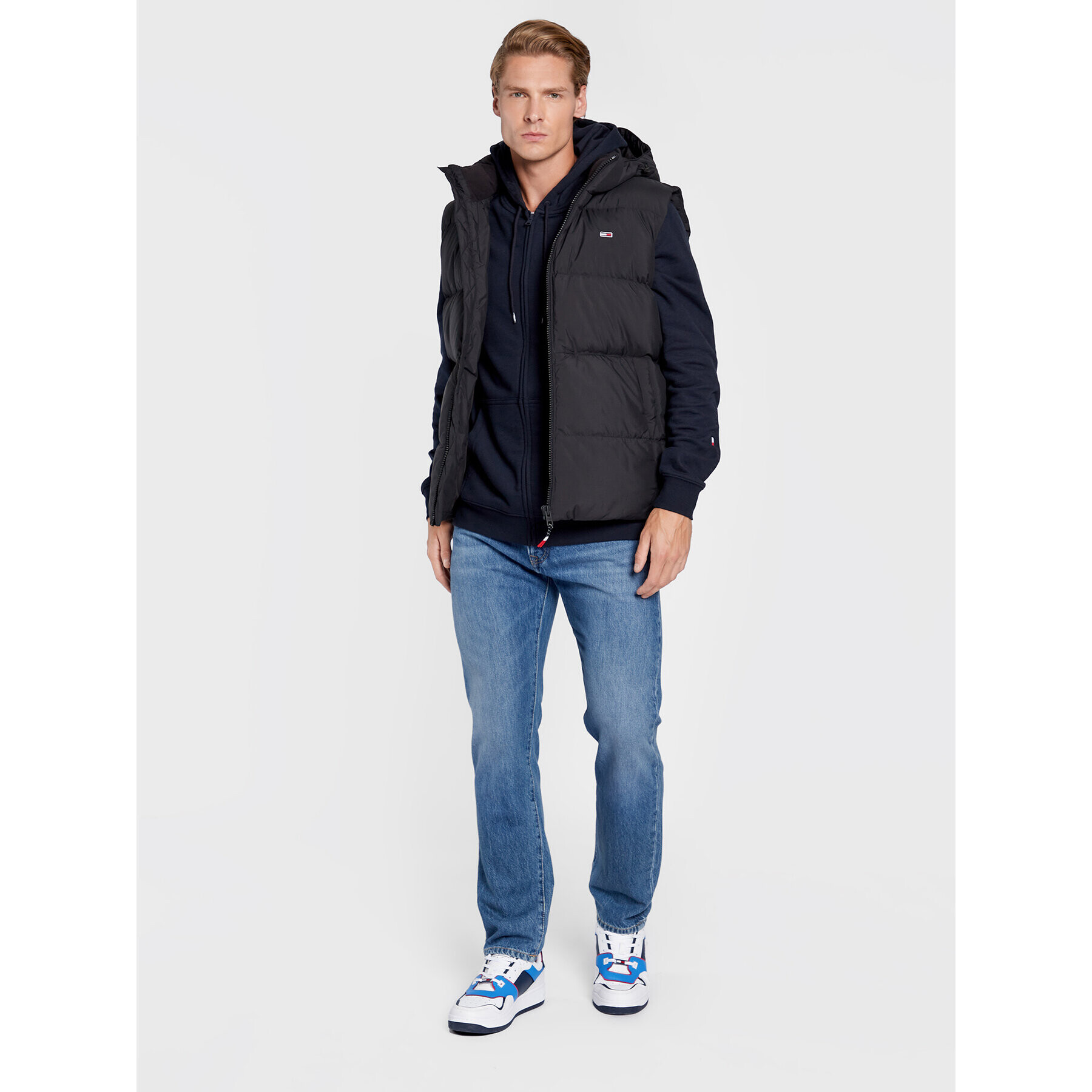 Tommy Jeans Елек Essential DM0DM15449 Черен Regular Fit - Pepit.bg
