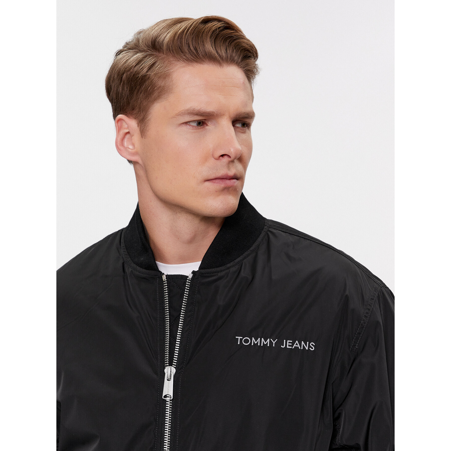 Tommy Jeans Яке бомбър Classics DM0DM17879 Черен Regular Fit - Pepit.bg