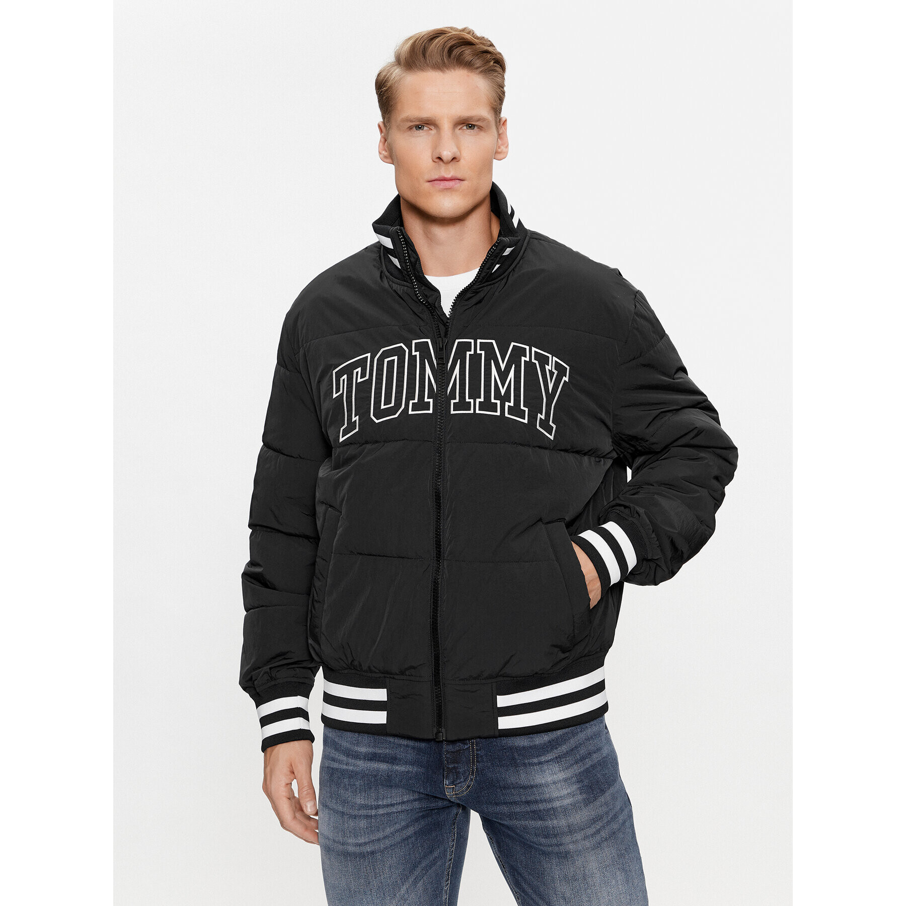 Tommy Jeans Яке бомбър DM0DM17479 Черен Relaxed Fit - Pepit.bg