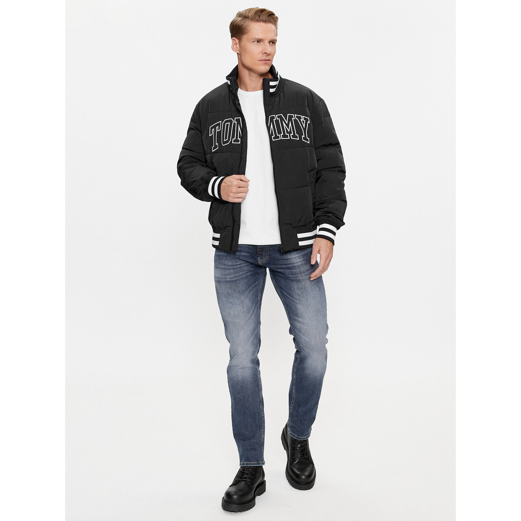 Tommy Jeans Яке бомбър DM0DM17479 Черен Relaxed Fit - Pepit.bg