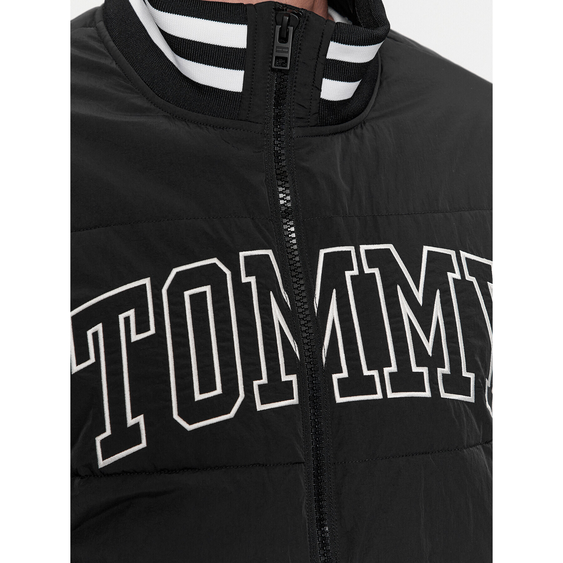 Tommy Jeans Яке бомбър DM0DM17479 Черен Relaxed Fit - Pepit.bg
