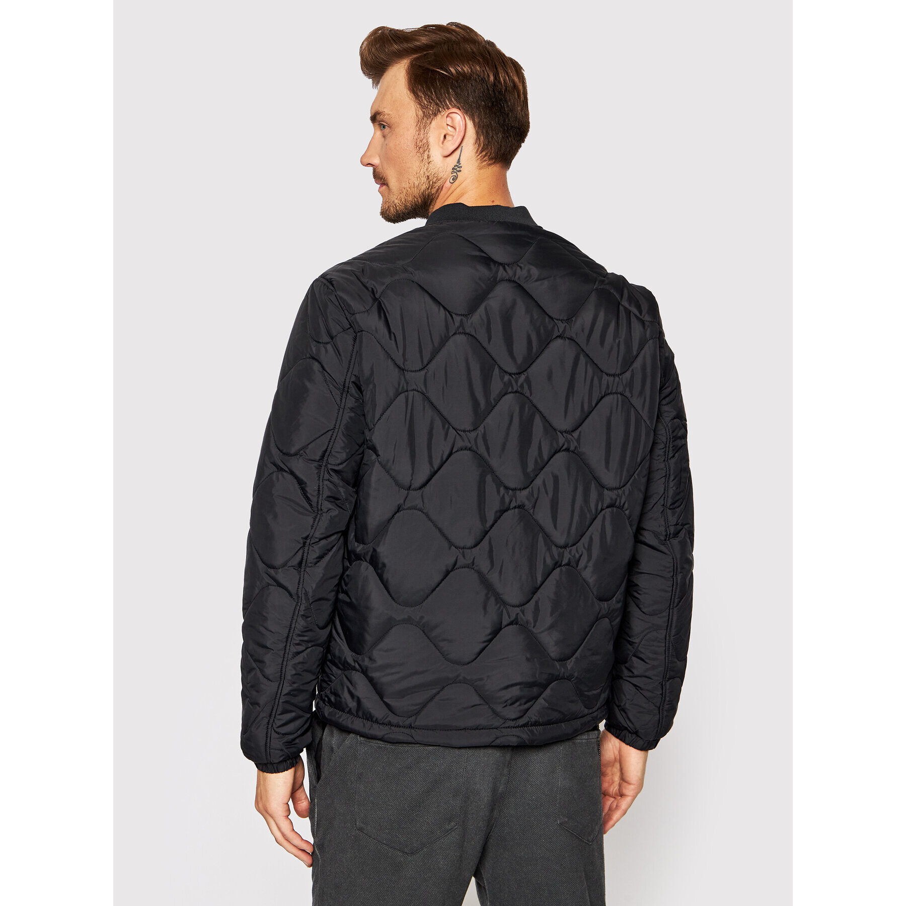 Tommy Jeans Яке бомбър Tjm Quilted DM0DM11054 Черен Regular Fit - Pepit.bg