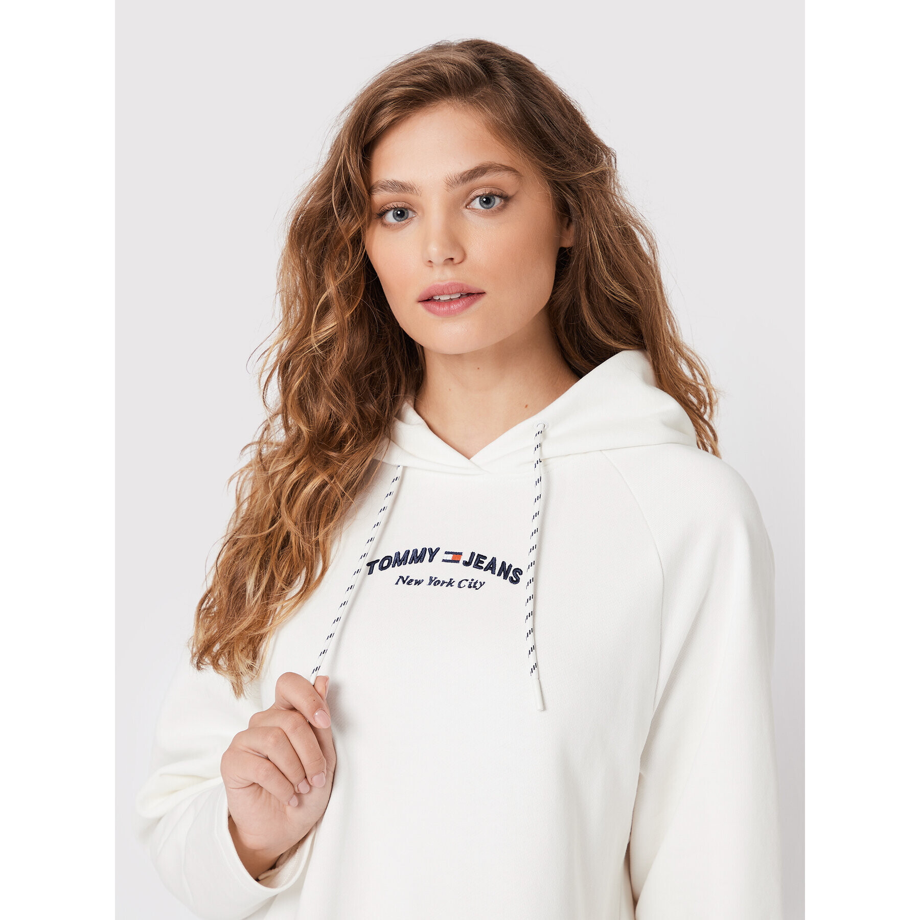 Tommy Jeans Плетена рокля Timeless Logo DW0DW13596 Бежов Relaxed Fit - Pepit.bg