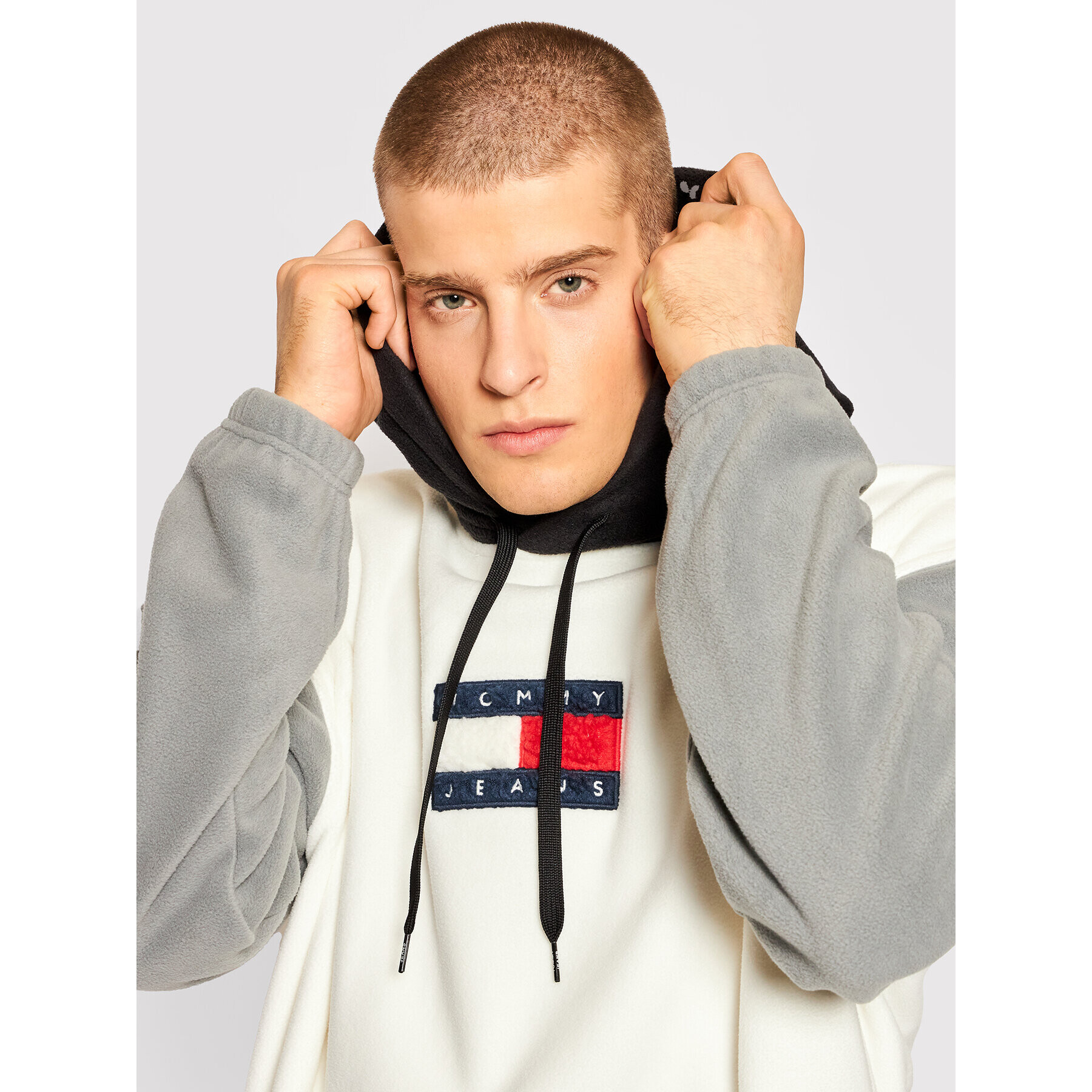 Tommy Jeans Полар DM0DM12579 Бежов Relaxed Fit - Pepit.bg