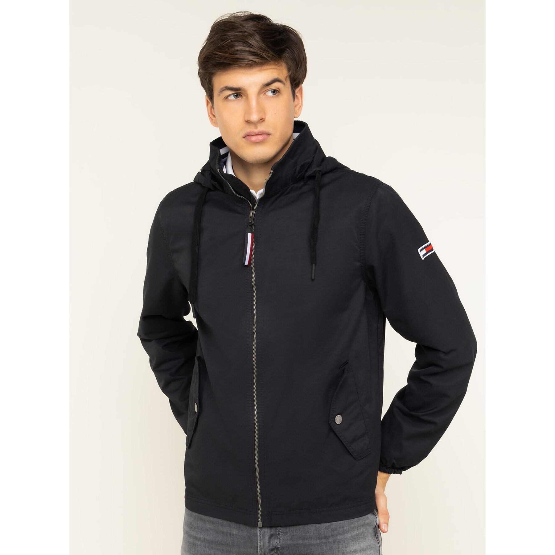 Tommy Jeans Преходно яке Essential DM0DM07579 Черен Regular Fit - Pepit.bg