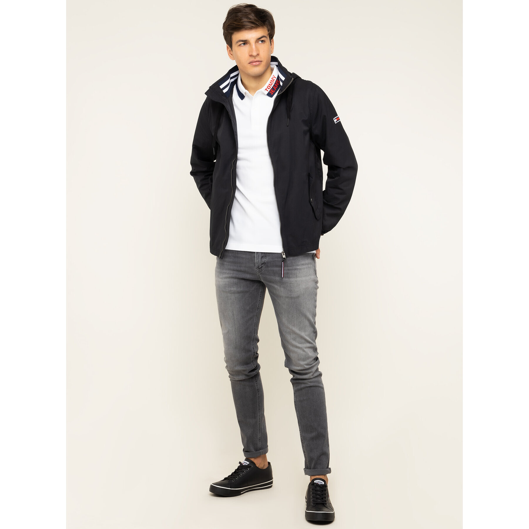 Tommy Jeans Преходно яке Essential DM0DM07579 Черен Regular Fit - Pepit.bg