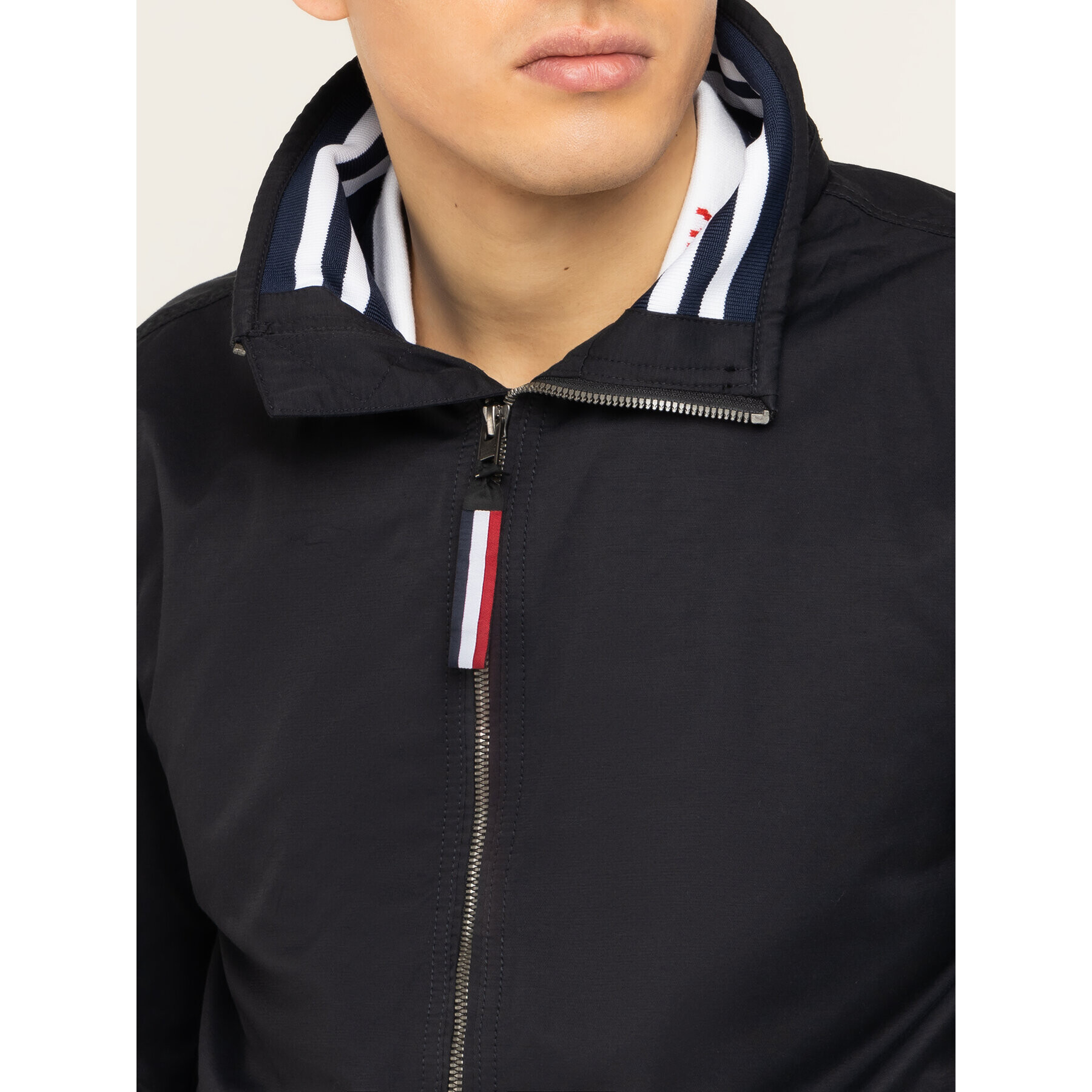 Tommy Jeans Преходно яке Essential DM0DM07579 Черен Regular Fit - Pepit.bg