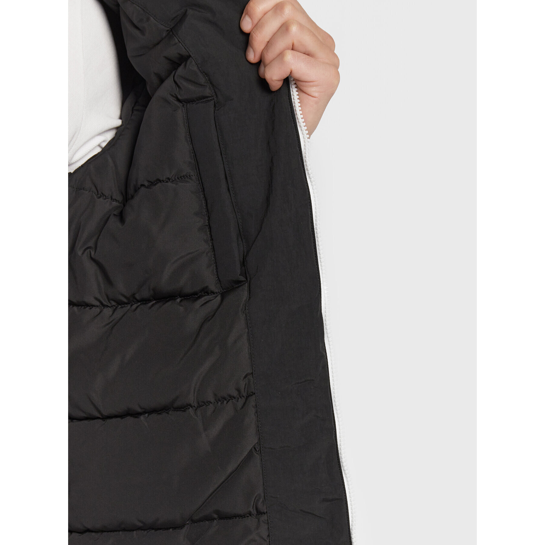 Tommy Jeans Преходно яке Padded Solid Chicago DM0DM14448 Черен Regular Fit - Pepit.bg