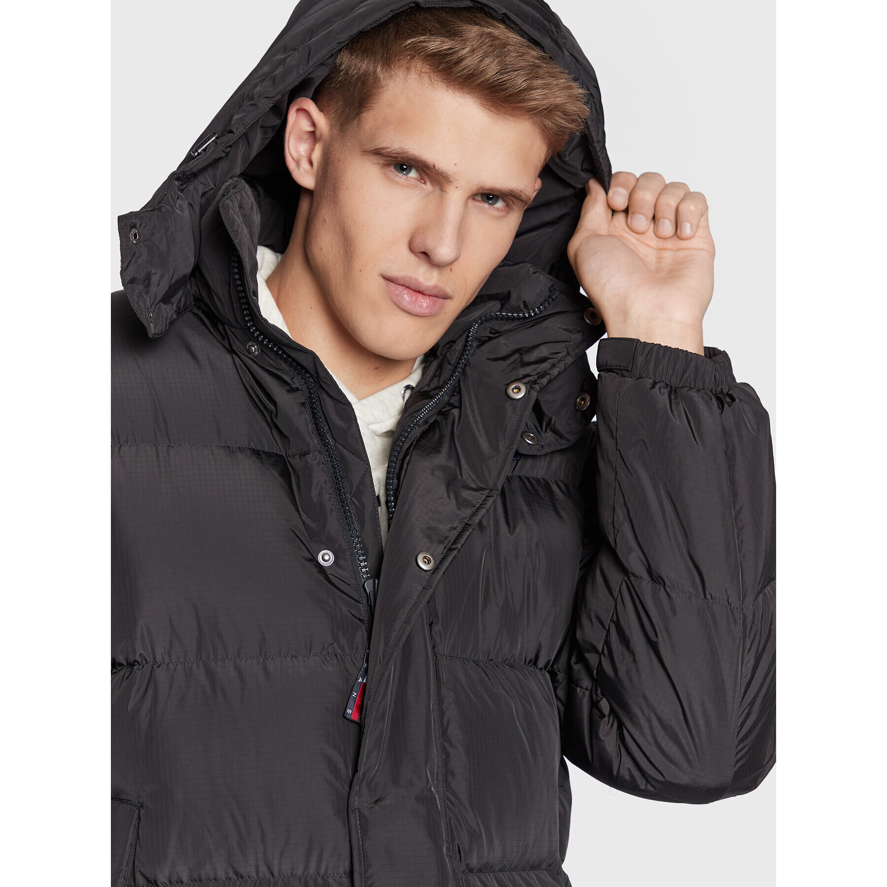 Tommy Jeans Пухено яке Alaska DM0DM14397 Черен Relaxed Fit - Pepit.bg