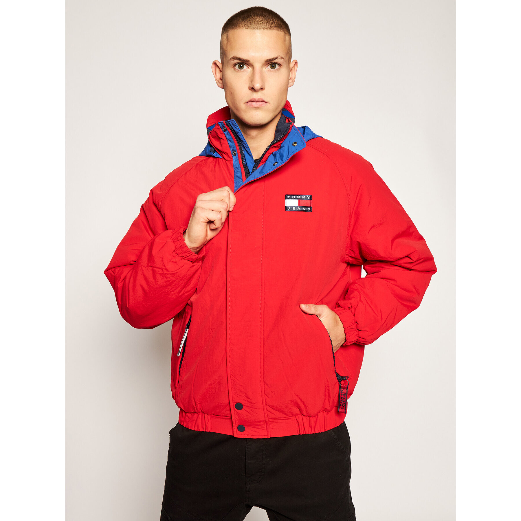 Tommy Jeans Преходно яке Badge Zip-Thru DM0DM08763 Червен Regular Fit - Pepit.bg