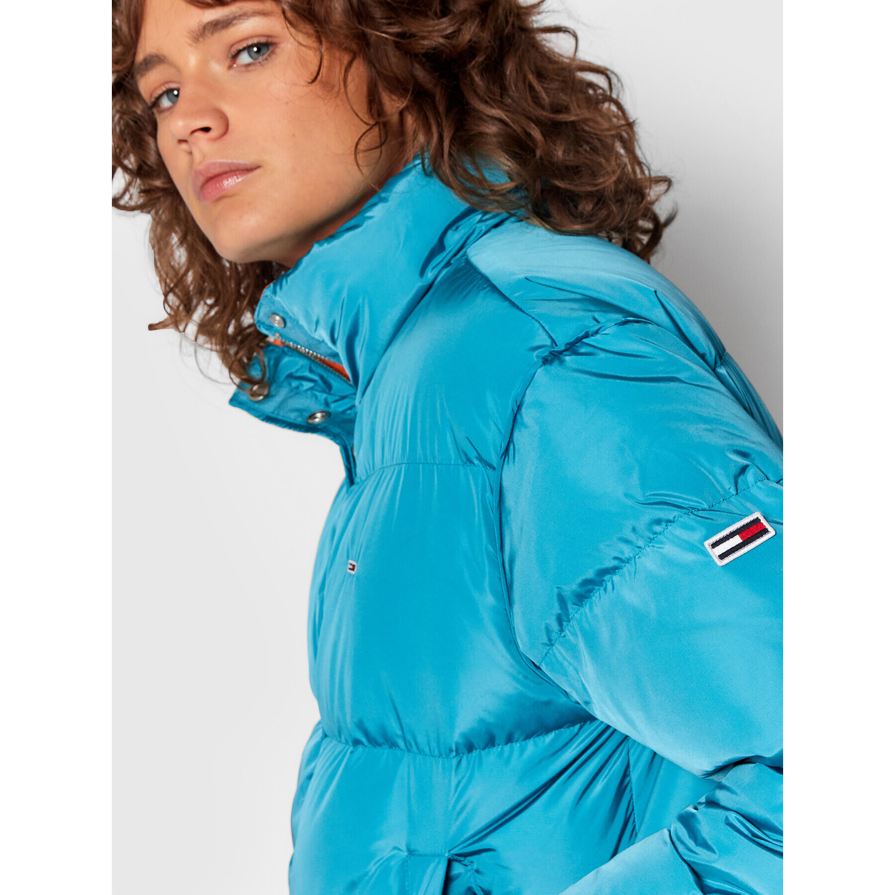 Tommy Jeans Пухено яке Color Pop DW0DW11089 Син Regular Fit - Pepit.bg
