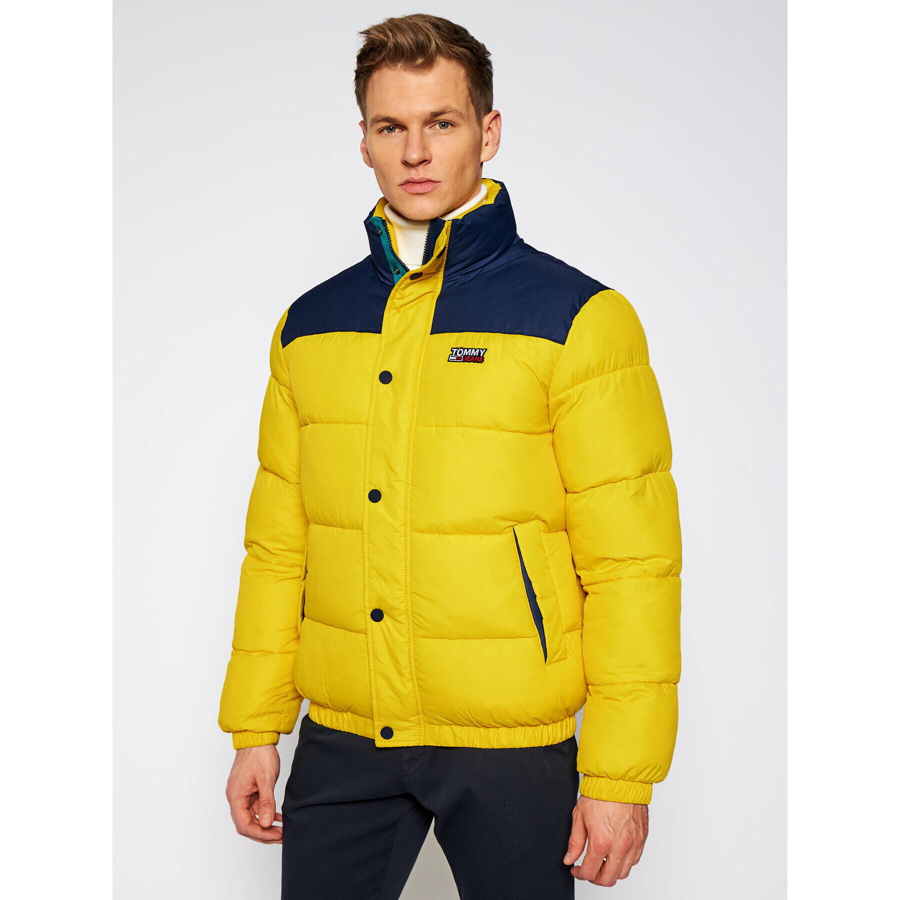 Tommy Jeans Пухено яке Corp DM0DM09379 Жълт Regular Fit - Pepit.bg