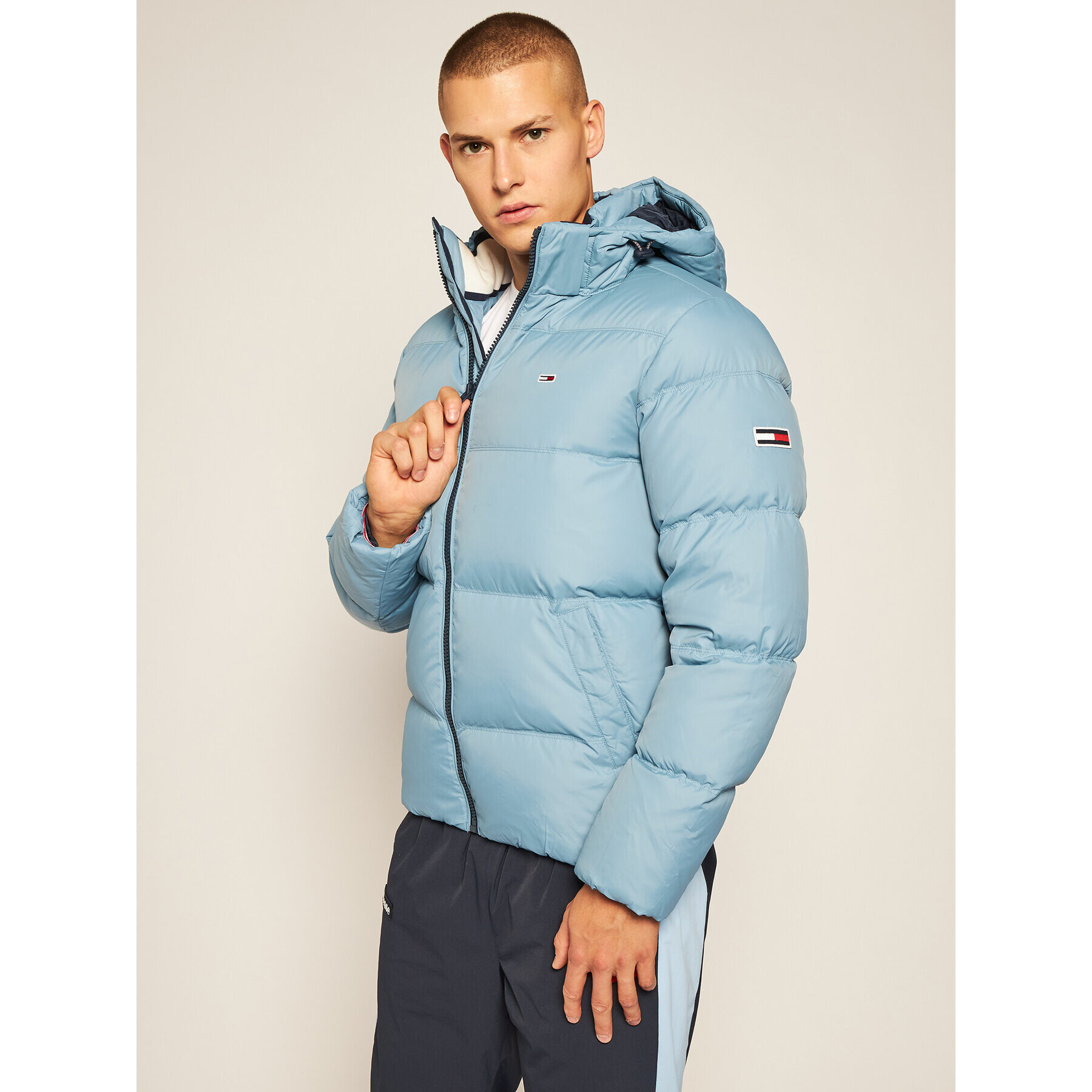 Tommy Jeans Пухено яке Essential DM0DM08762 Син Regular Fit - Pepit.bg
