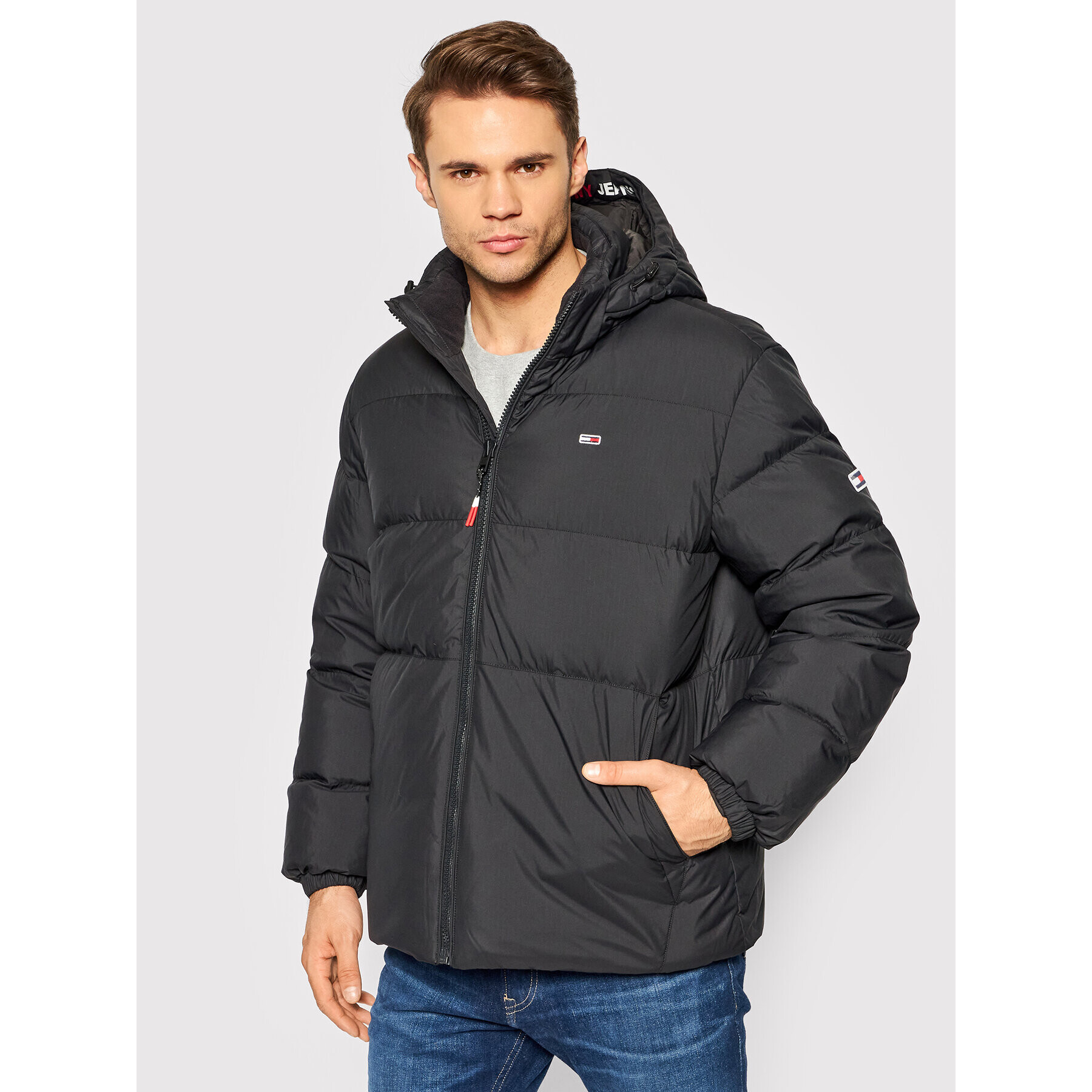 Tommy Jeans Пухено яке Essential DM0DM12171 Черен Regular Fit - Pepit.bg